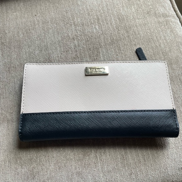 kate spade Handbags - Kate Spade Wallet Blush/Black